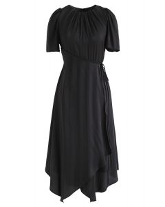 Asymmetrisches Kleid mit subtilen Streifen in Schwarz