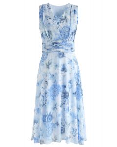 Blaues Sonnenblumen-Plissee-ärmelloses Chiffon-Kleid