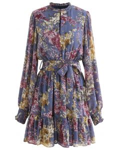 Kleid mit Rüschen und Puffärmeln im Flying Petals-Print in Lavendel