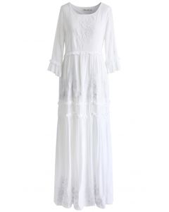 Elegantes langes Kleid mit weißer Traubenstickerei